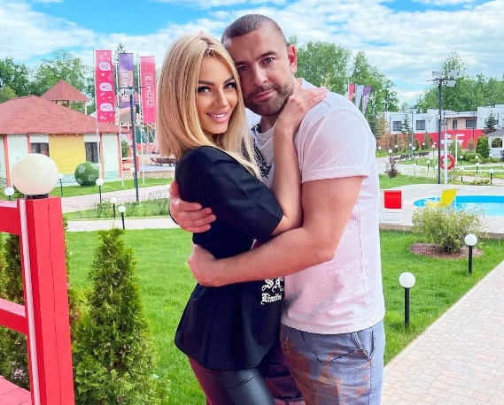 adeev i malmigin sidyat v izolyatore