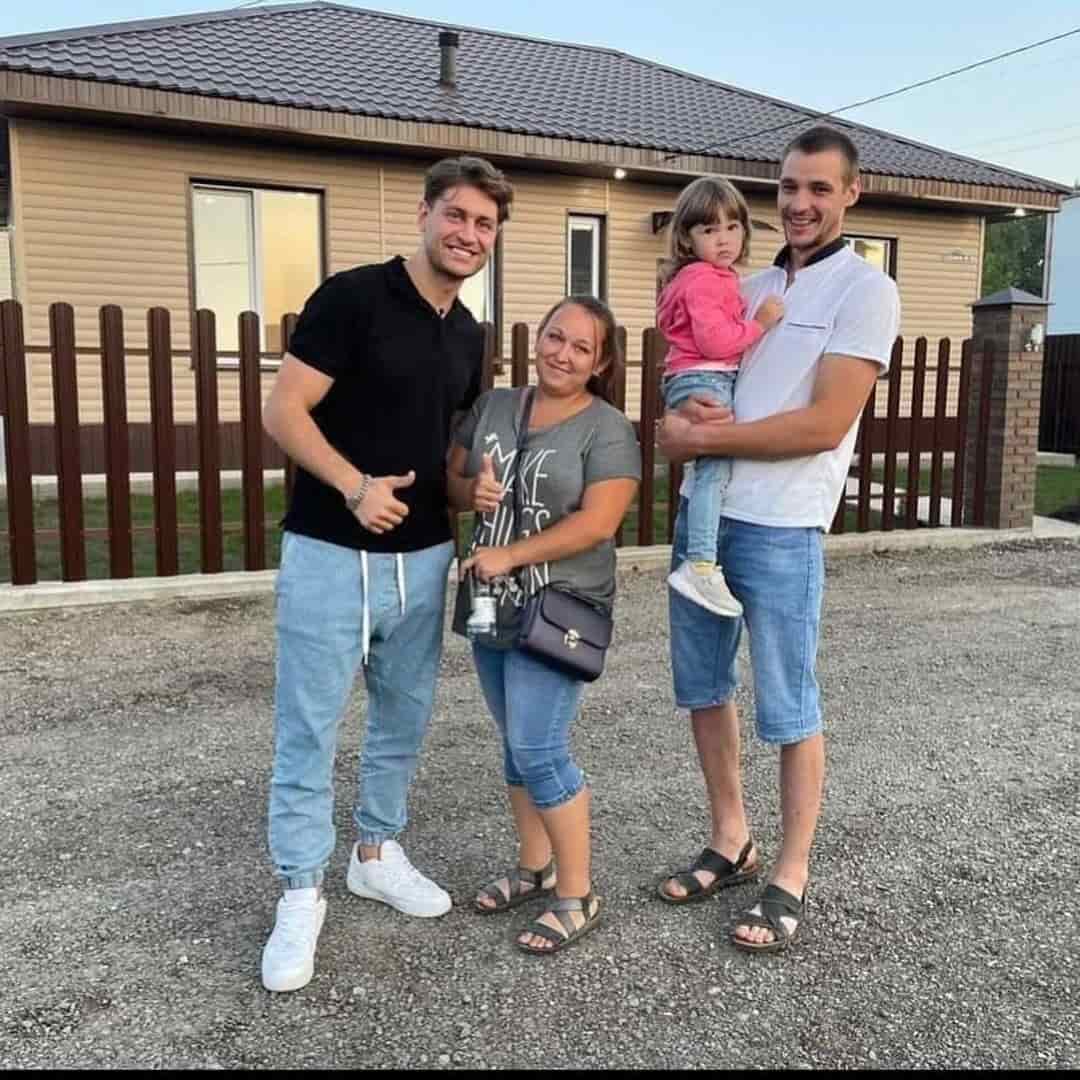 dava podaril dom podpischice